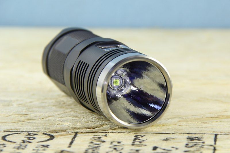 Review: Sunwayman D40A 4xAA XM-L2 Flashlight - Multiple AA / 14500